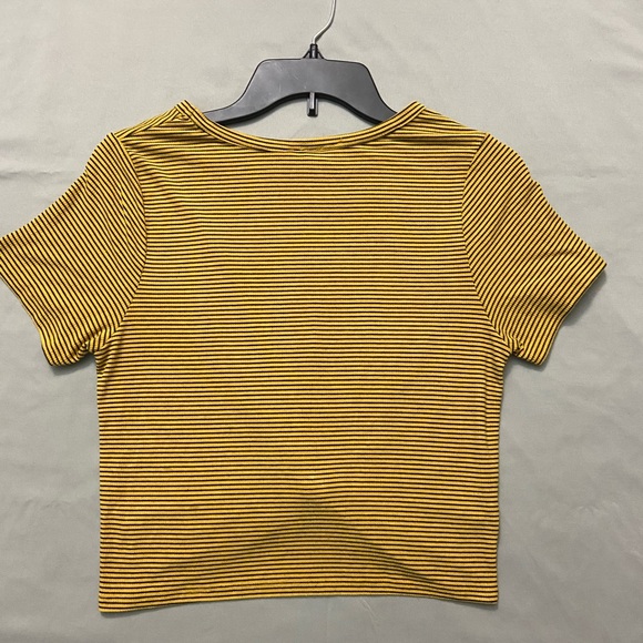 Juniors black & yellow crop top - Picture 2 of 2